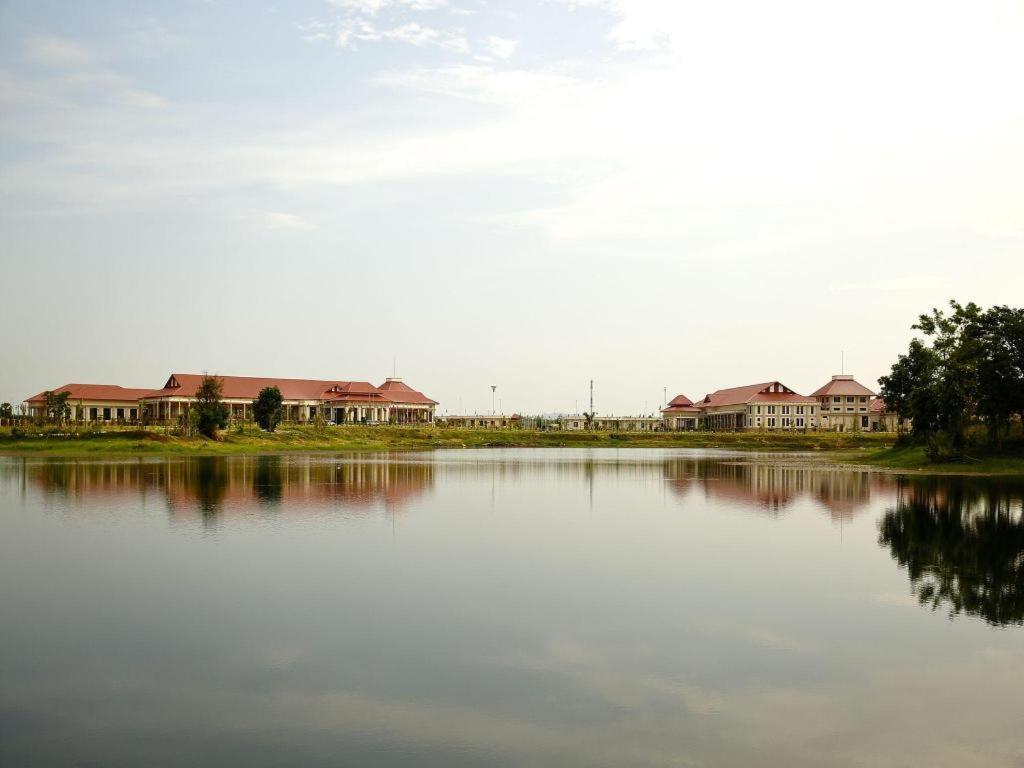 Horizon Lake View Resort Naypyidaw Exterior foto